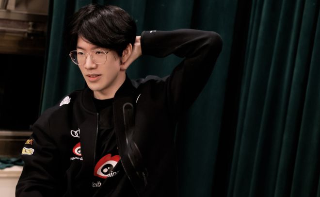 博弈论进阶：解析“演化博弈论”在多人麻将环境下的动态均衡模型。（多人麻将中的动态均衡模型：演化博弈论深度解读）