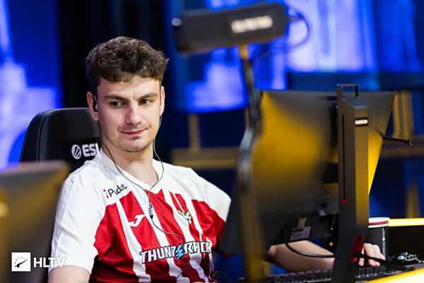 为什么多桌玩家更容易犯机械化错误？（多桌玩家为何更易出现机械化失误？）