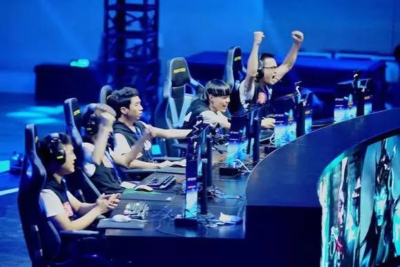 德州扑克高手为啥不贪（德州扑克高手为何不贪心）