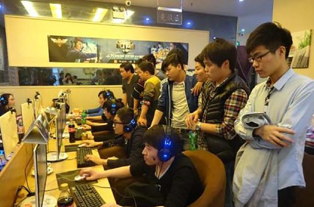 LPL季后赛晋级形势明朗，今天将会见分晓！